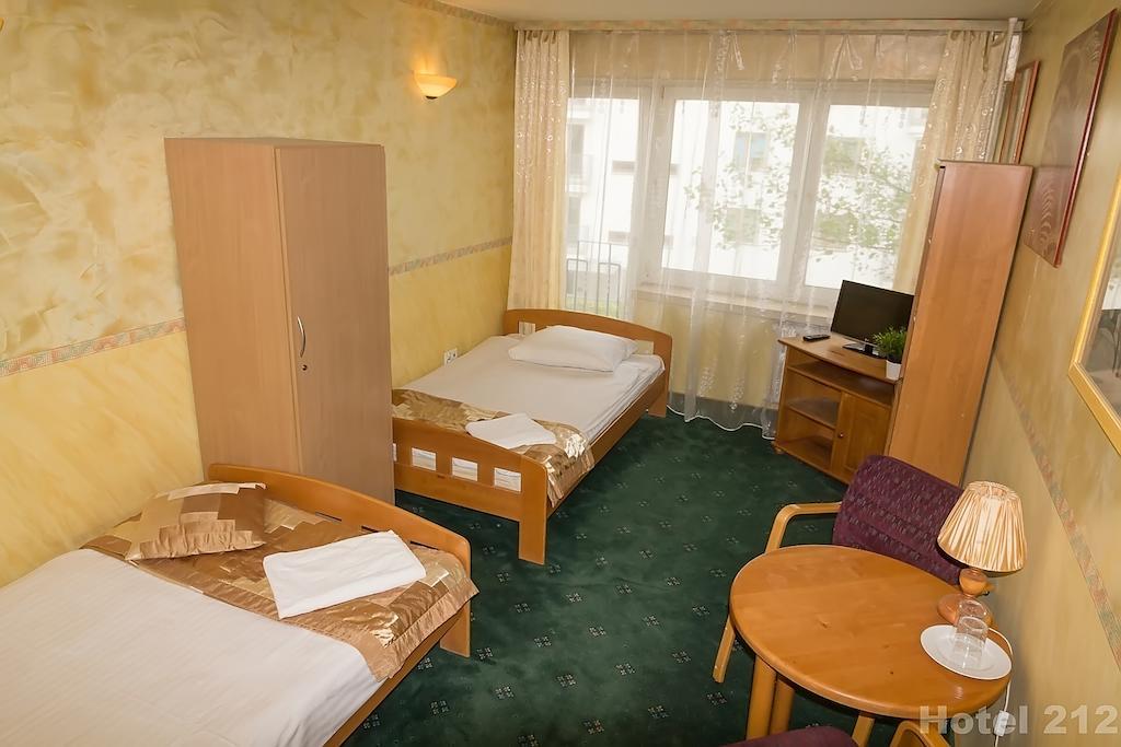 Hotel 212 วอร์ซอ ภายนอก รูปภาพ